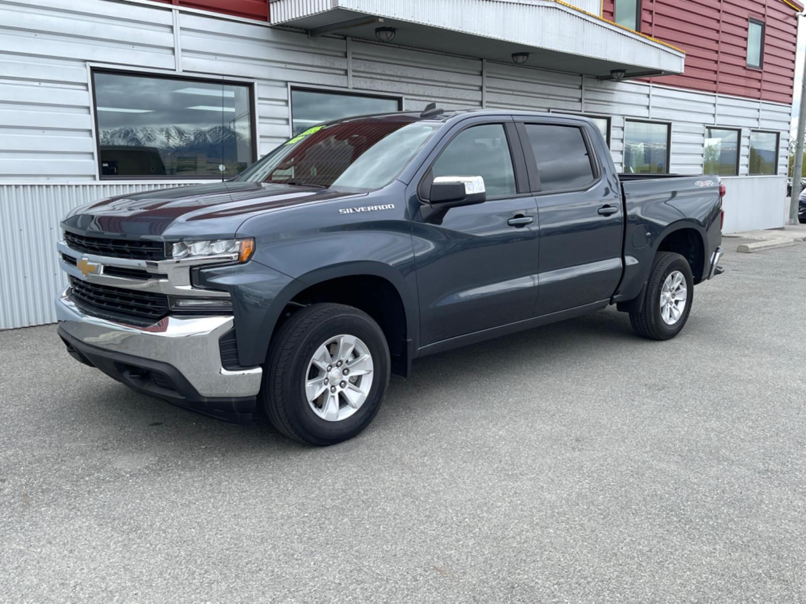 2022 GRAY CHEVROLET SILVERADO 1500 LT (1GCUYDED2NZ) with an 5.3L engine, Automatic transmission, located at 1960 Industrial Drive, Wasilla, 99654, (907) 274-2277, 61.573475, -149.400146 - Photo #0